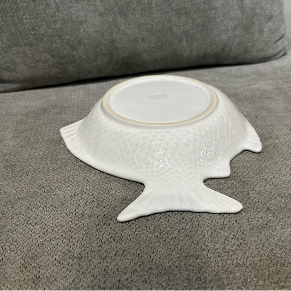 Vintage Olfaire White Textured Fish Shaped Bowl ~ Serving Dish Made In Portugal - Picture 11 of 11